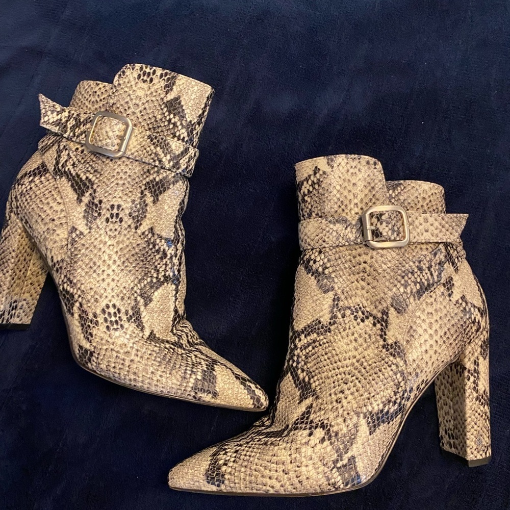 Sam Edelman Snakeskin Boots size 8-Amazing Condition